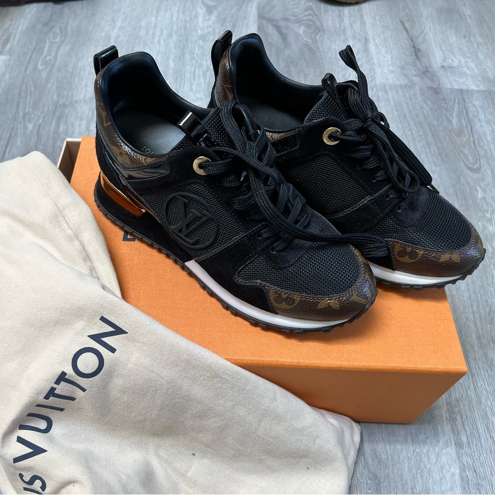 Louis Vuitton classic monogram RUN AWAY SNEAKER size 34